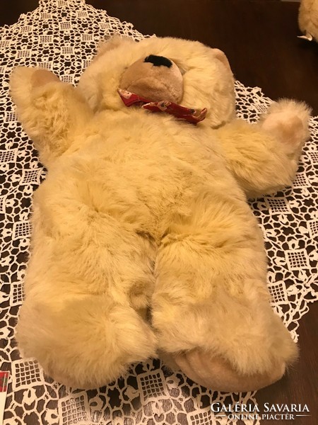 A huge, very soft teddy bear. 50 cm high and 28 cm wide. New, flawless. Keel toy company England
