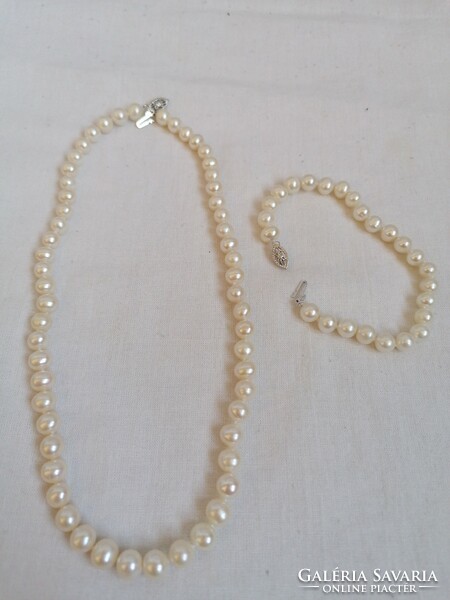 Pearl necklace and bracelet set