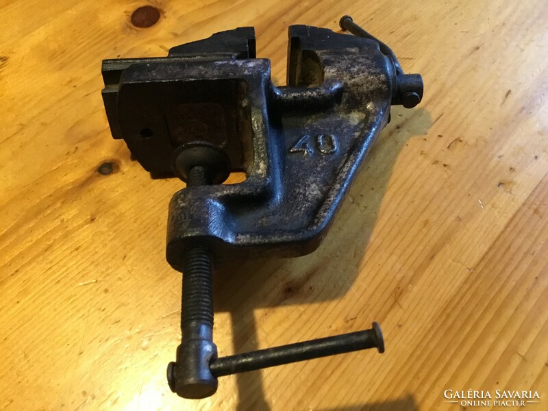 Vise- cast iron, 40, well maintained, from the legacy of a handyman