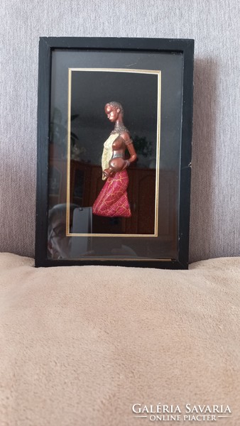 Regency Art porcelán maszáj térdelő hölgy, különleges, ritka falidísz üvegezett fa keretben