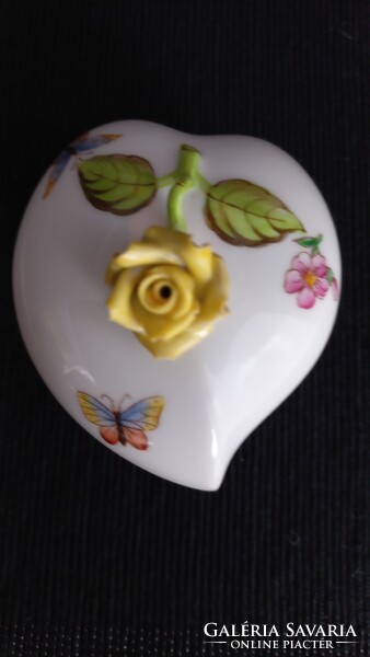Herend heart-shaped bonbonnier with rose holder, marked, height: 7 cm, inner diameter: 7.5 x 6.5 cm