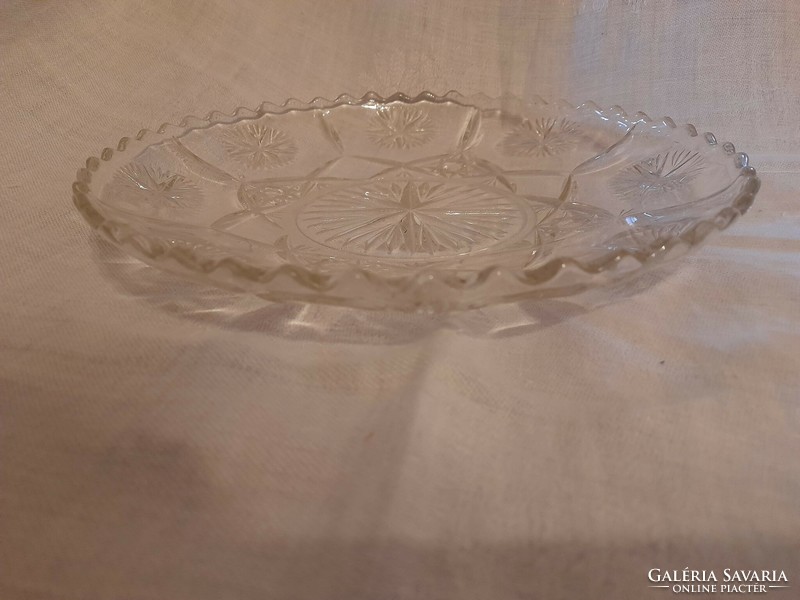 Cut glass bowl with wavy edges, 550 grams