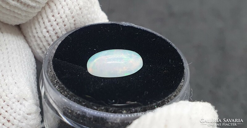 Ethiopian welo opal 1.60 Carats. With certification.