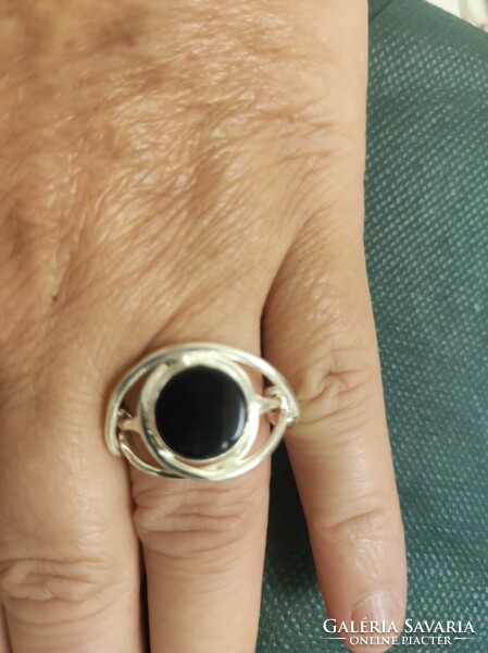 Izraeli ezüst gyűrű onix kővel