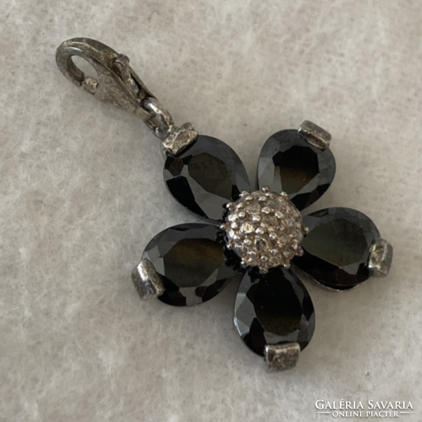 Silver flower-shaped pendant with hematite stones