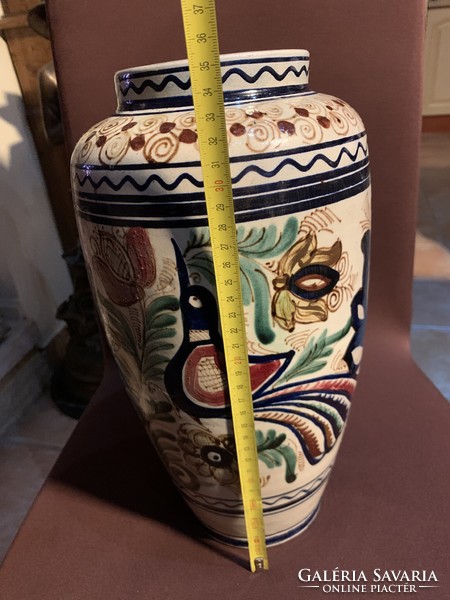 Korondi's large vase with a bird motif is the work of János Józsa