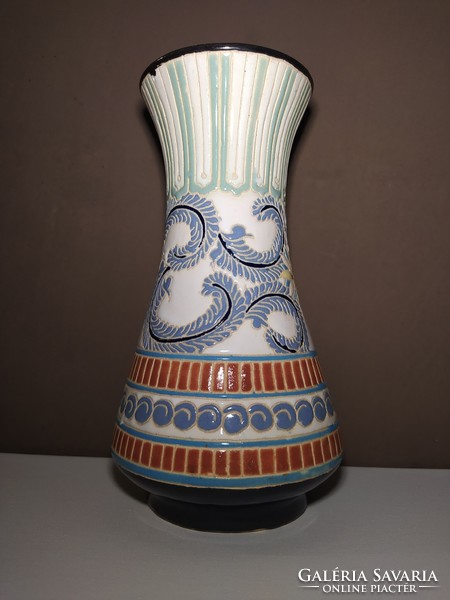Scratched, patterned ceramic vase