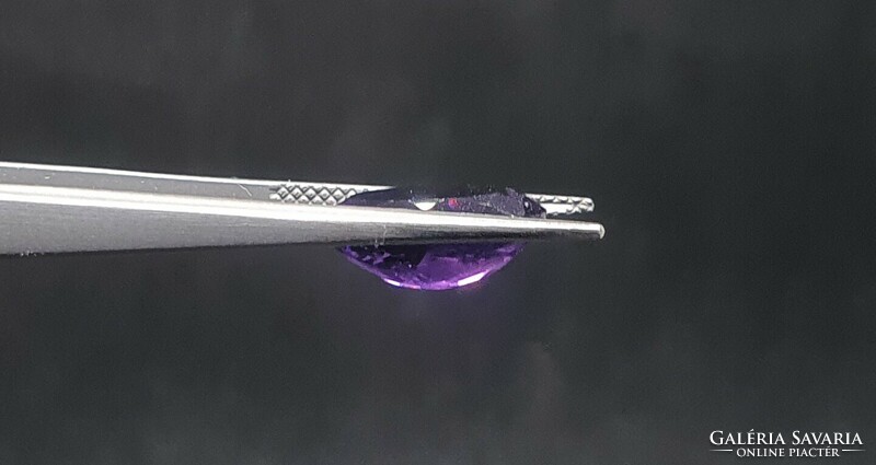 Deep purple amethyst oval cut 4.90 Carats. With certification.