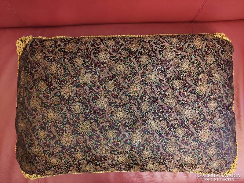 Antik selyem díszpárna, nagyméretű padlizsán lila tónusú törökmintás virágindás zsinóros szegéssel