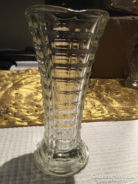 Öntött üveg váza (78)