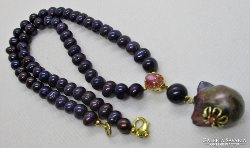 Beautiful genuine black pearl necklace with rubies and gold-plated silver clasp