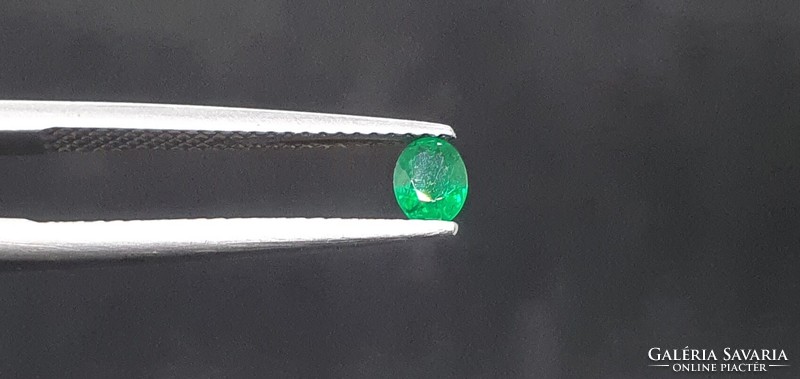 Brazilian emerald oval 0.27 Carat. With certification.
