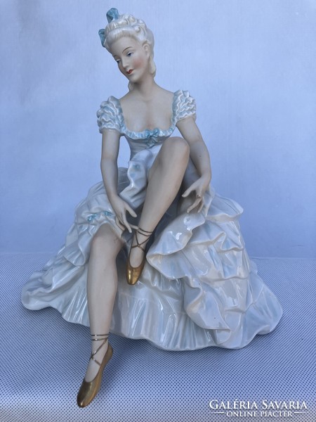 Ballerina (seated), unter weiss bach porcelain