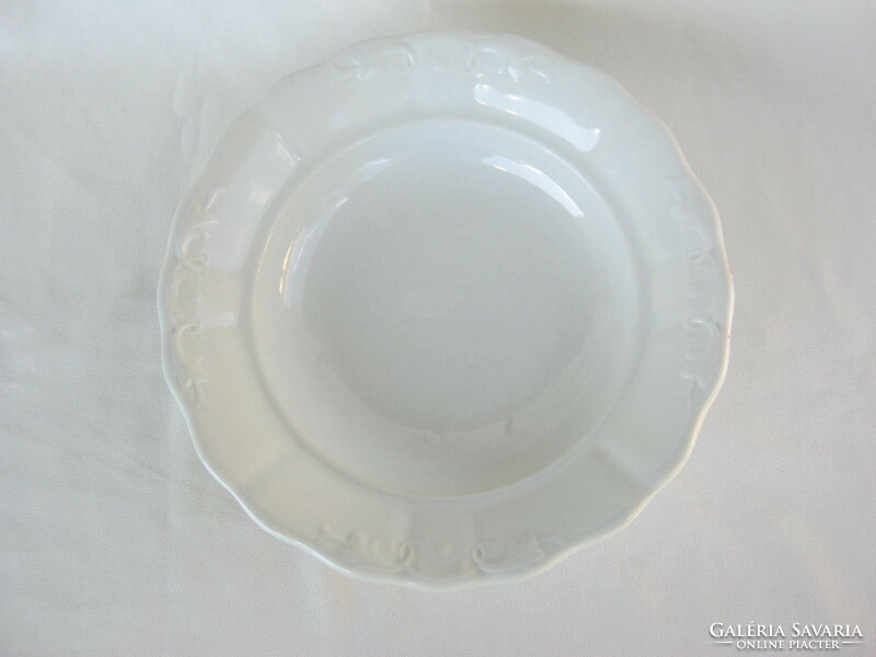 Zsolnay porcelán leveses mély tányér