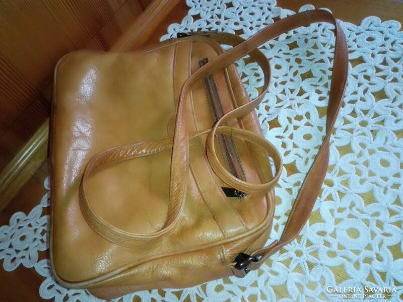 Leather bag, can be hung on the shoulder, unisex.