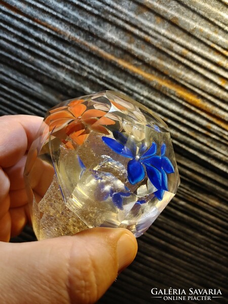 Beautiful retro paperweight, face-polished crystal glass with flowers, approx. 9.5 cm 1 pc