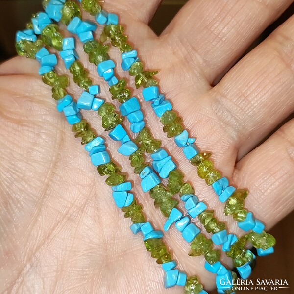 Peridot turquoise/howlite necklace without a switch is wonderful