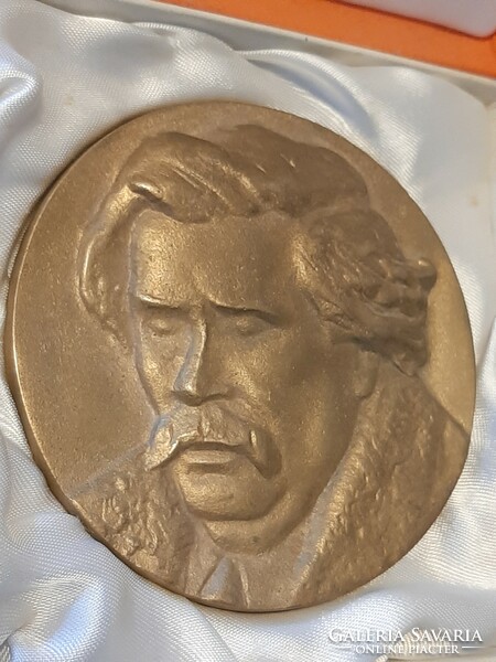 Bronze in memory of Zsigmond Móricz - field tour 1879-1979 / Árpád Somogyi /