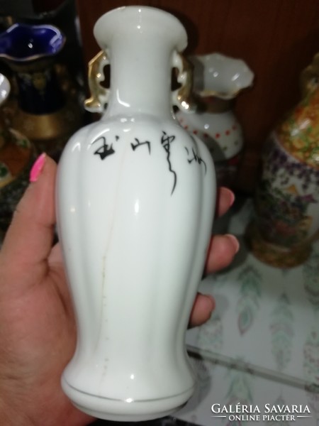 Porcelán váza Chinai 6..a képeken látható állapotban van