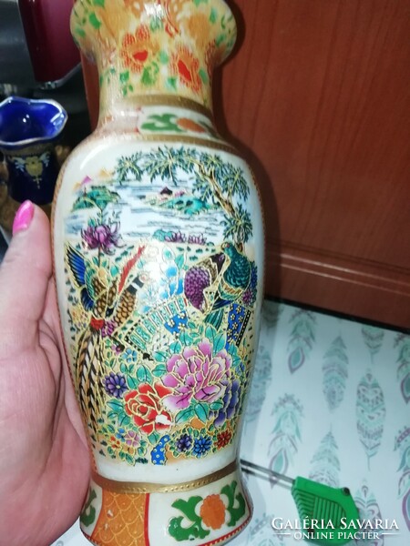 Porcelán váza Chinai 11.a képeken látható állapotban van