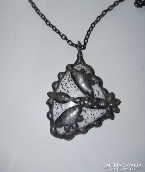 Rare! And a special vintage necklace with a stylized bird pattern pendant (metal alloy+porcelain)