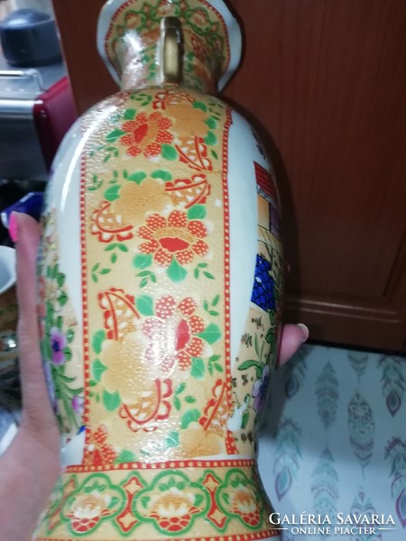 Porcelán váza Chinai 7..a képeken látható állapotban van