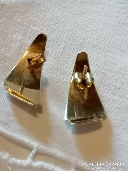 Vintage, two-tone gold, pierced 14 carat earrings 38.