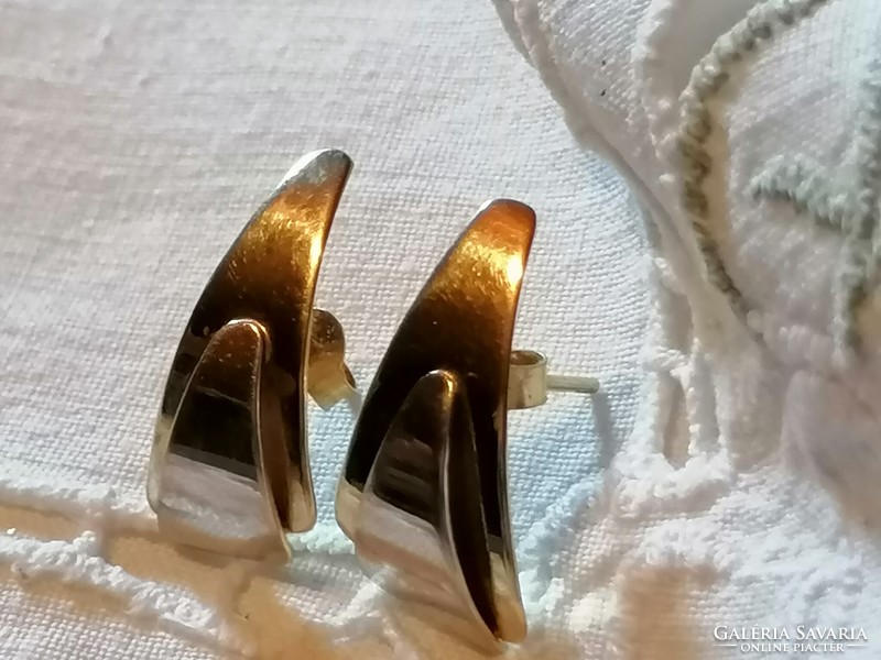 Vintage two-tone gold pierced 14k gold earrings 38.