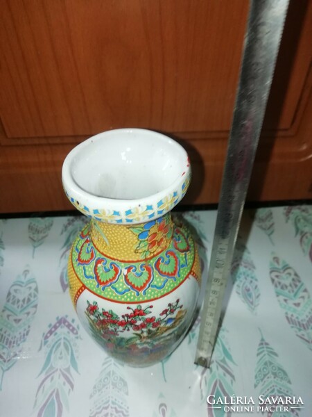 Porcelán váza Chinai 9..a képeken látható állapotban van