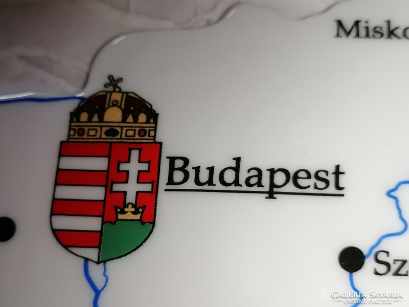 A Taszári Légibázis Magyarországi térképen, limitált Zsolnay plakett