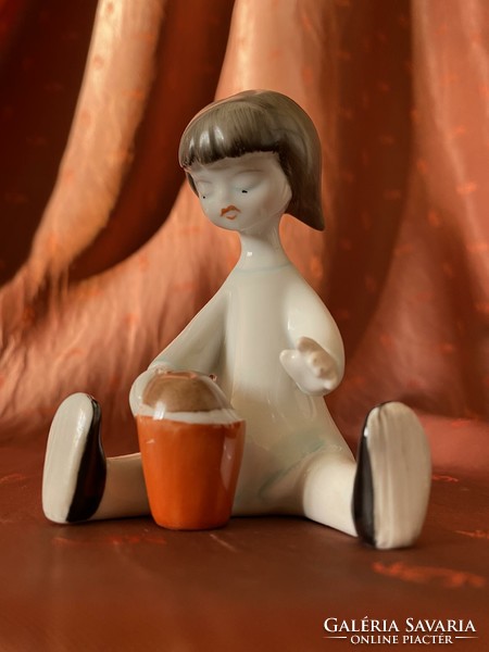 Ravenclaw sandbox little girl figure porcelain sculpture