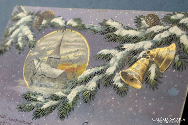 Antik dombornyomott Karácsonyi üdvözlő képeslap - téli táj medalionban  havas fenyőág arany csengő