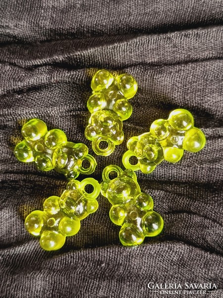 Zöld gumimaci medál