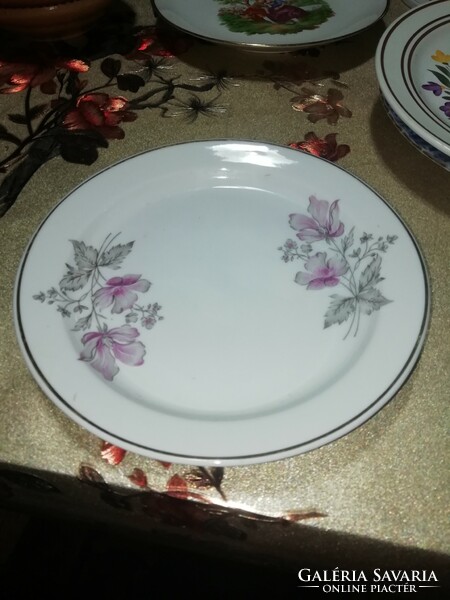 Hollóházi porcelán tányér 23. a képeken látható állapotban