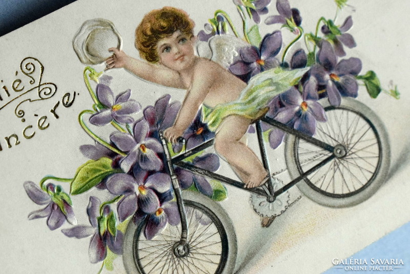 Antik dombornyomott üdvözlő litho képeslap -  kerékpározó angyalka  ibolya