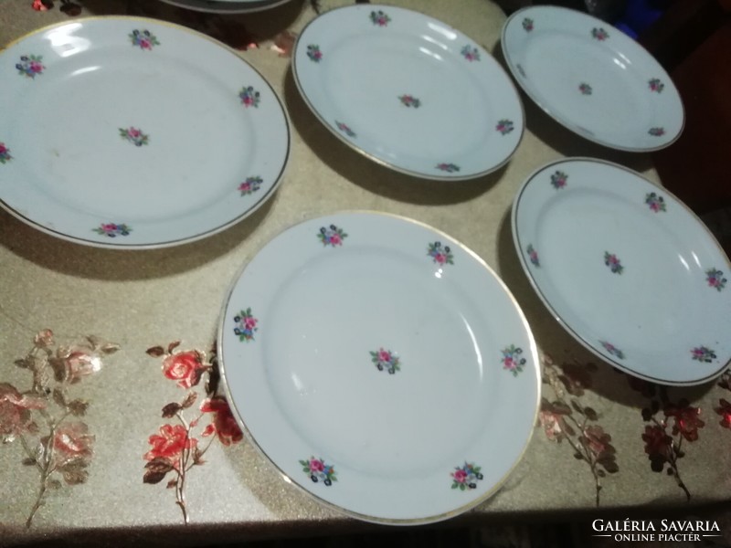 Zsolnay porcelán tányérok 5.db Antik 23. a képeken látható állapotban