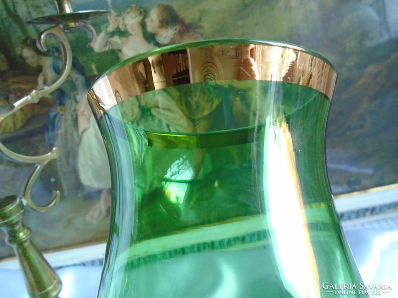 Zőld-arany  üveg váza . Magassága:  21.5 cm.