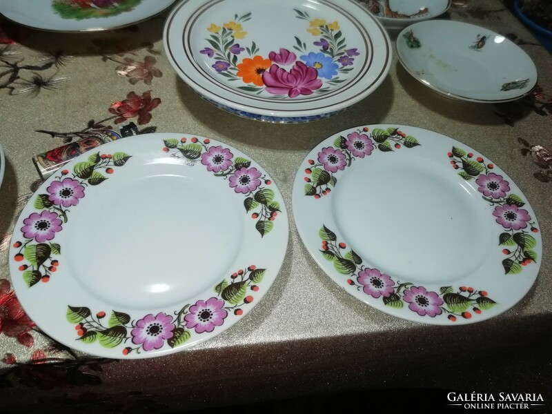 Porcelán tányérok párban2. Db a képeken látható állapotban