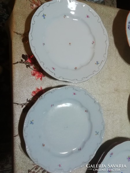 Zsolnay porcelán tányérok 2 db Antik 27. képeken látható állapotban