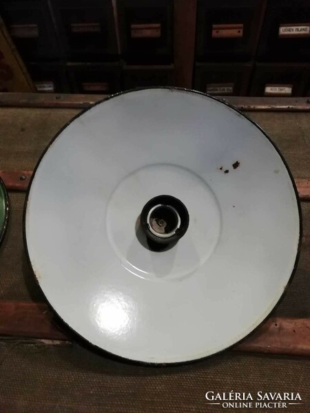 Zománc tányéros régi lámpák, foglalattal, konyhai-ipari felhasználás, népi stílusú 20. század elejei
