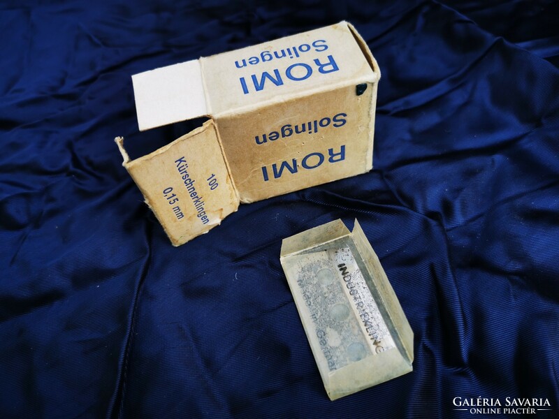 Romi solingen razor blade package are shown in the picture. In its original box.