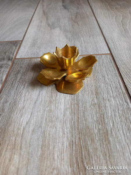 Wonderful old copper candle holder in the shape of a flower (8x3.5 cm)