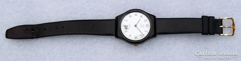 Wristwatch with floating seconds