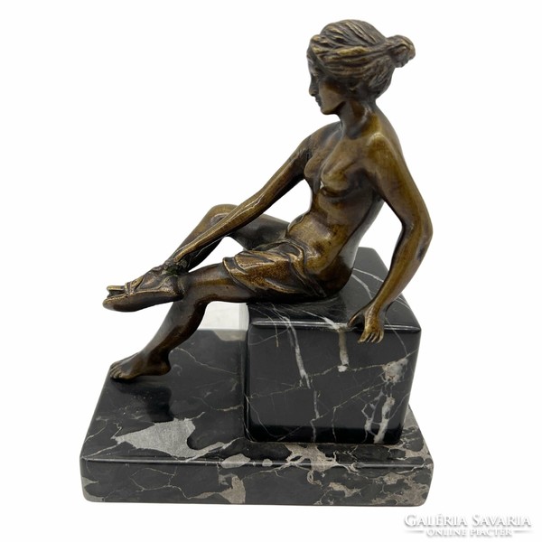 Purifying girl bronze statue m01026