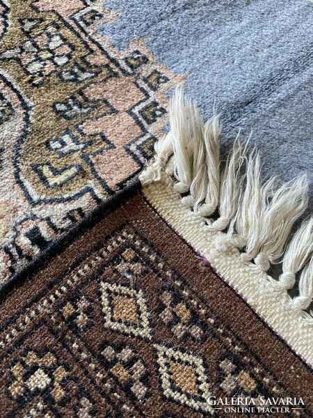 Hand-knotted Pakistani carpet 120x195
