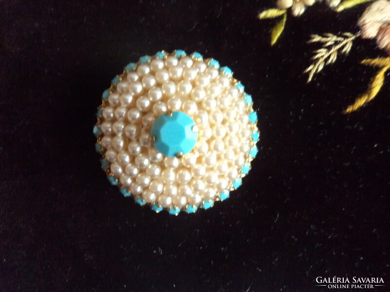Beautiful brooch - with flawless pearl decoration and turquoise effect stones