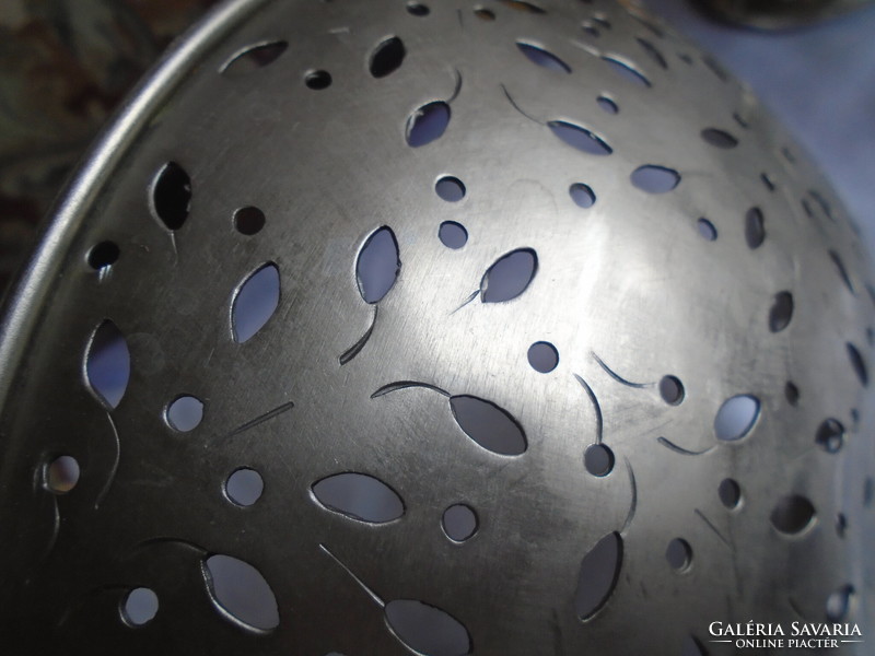 Handmade metal bowl. Diam.: 22.8 Cm.
