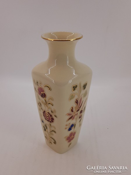 Zsolnay virágmintás váza, 14,5 cm