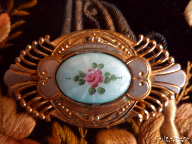Beautiful old brooch with luster inlay 6.0 x 3.3 cm