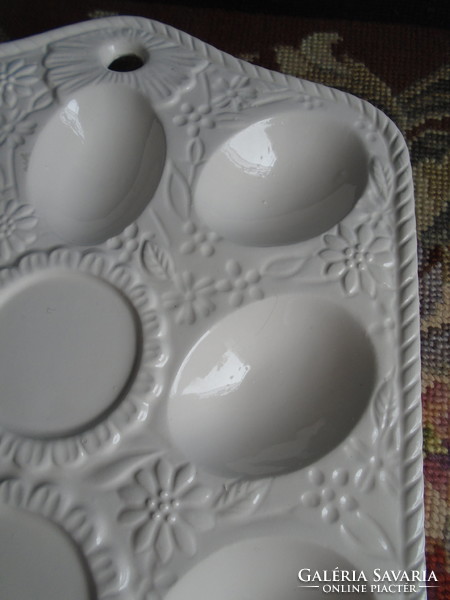 Fehér kerámia  húsvéti tojás  tál.